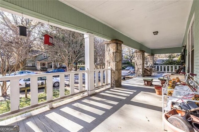 Building Photo - 976 Delaware Ave SE