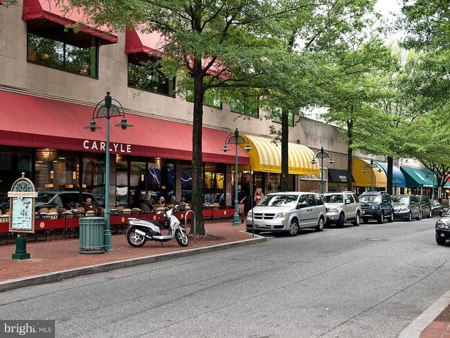 Building Photo - 2822 S Buchanan St