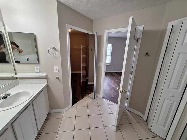 Building Photo - 27854 Breakers Dr