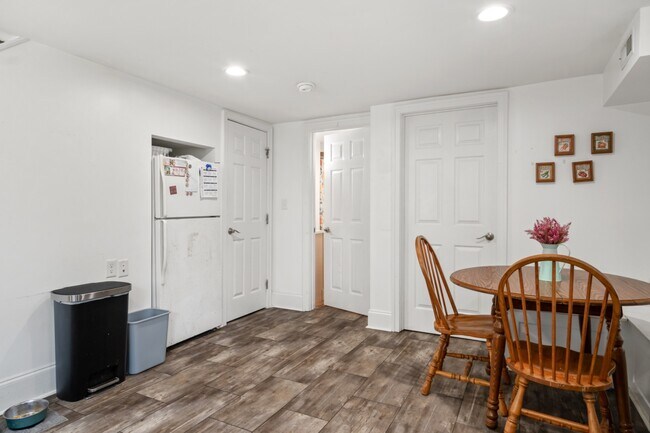 Building Photo - 545 Montgomery St