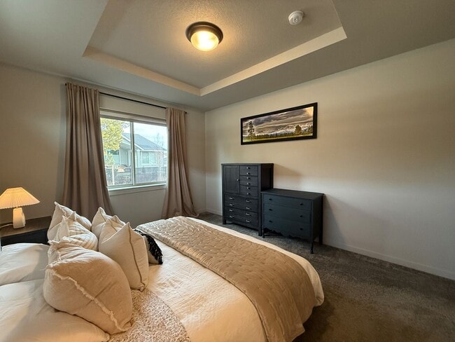 Building Photo - Immaculate 3-Bedroom Home with Open Layout in Crescent Creek