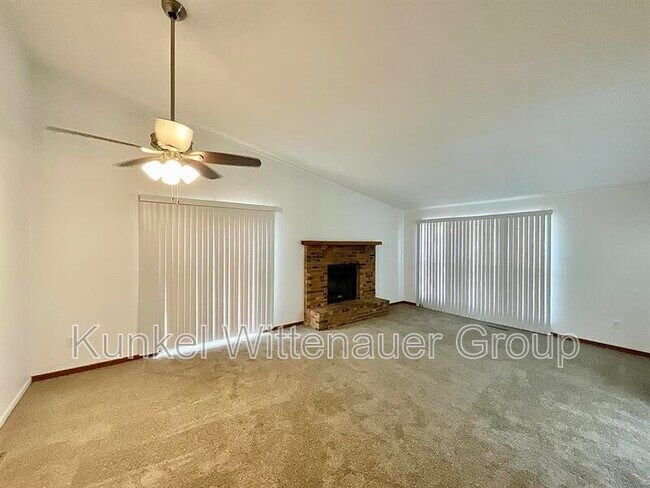 Building Photo - 156 Marion Dr