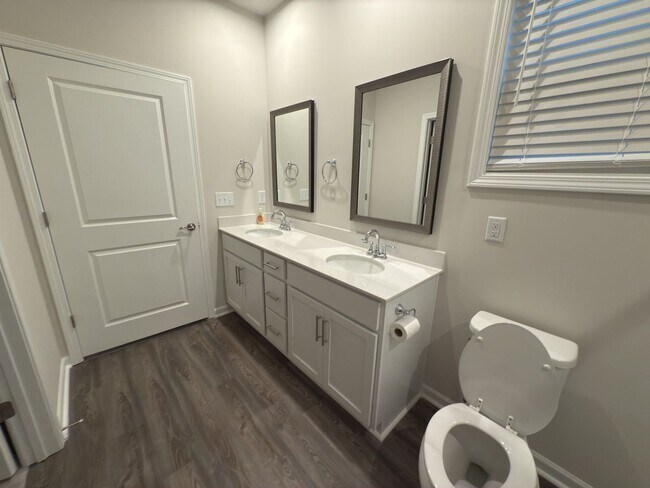 Building Photo - 685 Count Fleet Ct