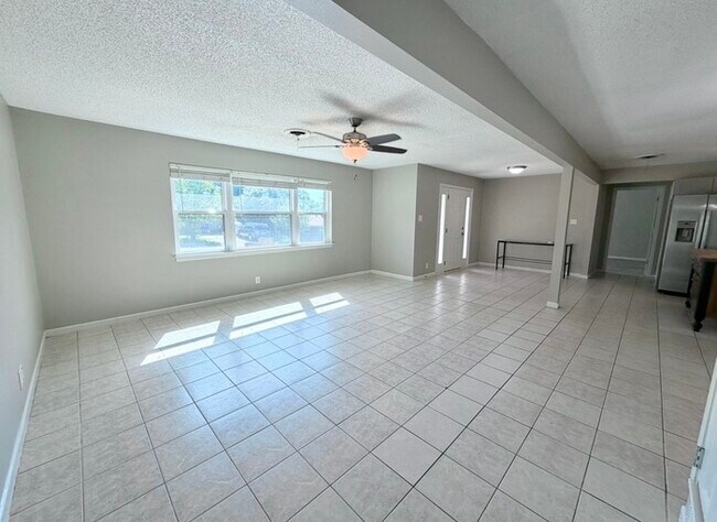 Building Photo - 1005 Idlewood Ave