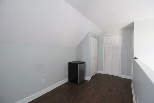 Building Photo - 1330 Hunters Rd