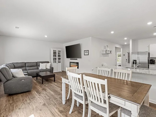 Building Photo - 15 Trevor Cv