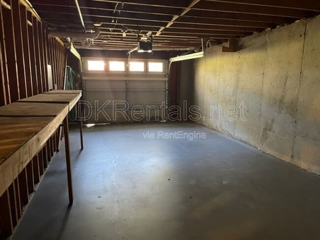 Building Photo - 1092 Dassow Ct