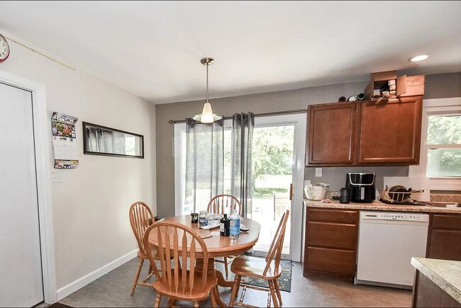 Dining/Kitchen - 2611 N Kinser Pike