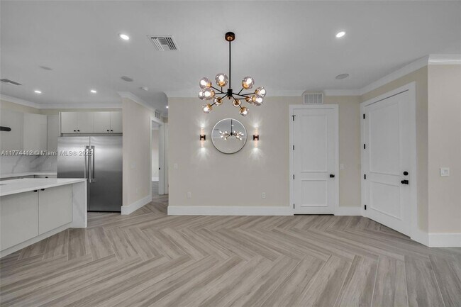 Building Photo - 3600 NE 9th Pl