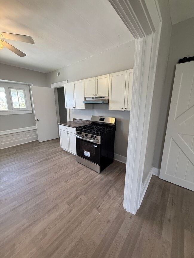 Building Photo - 2 Bed 2 bath remodeled home
