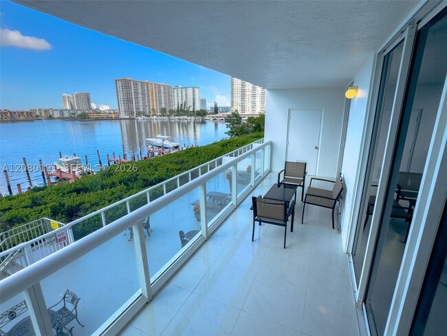 Building Photo - 17050 Bay 405 Bay