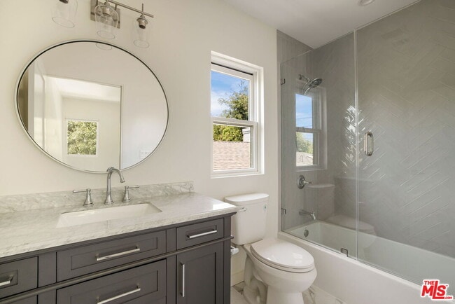 Building Photo - 535 Beloit Ave