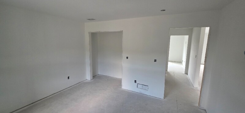 Building Photo - 2975 E Valley Rd