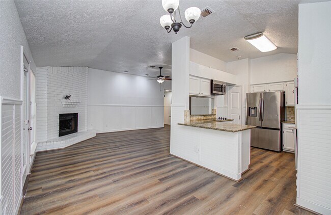 Building Photo - 5010 Village Springs Dr