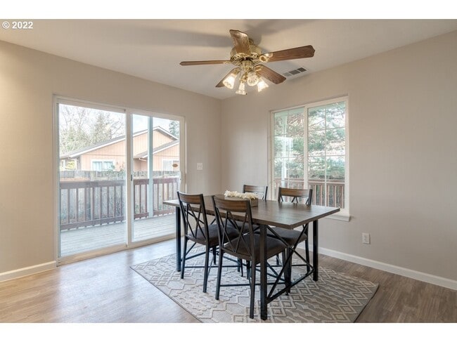 Dining Room - 835 S Wynooski St