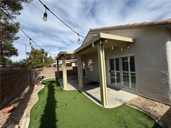 Building Photo - 8645 Emerald Grove Way