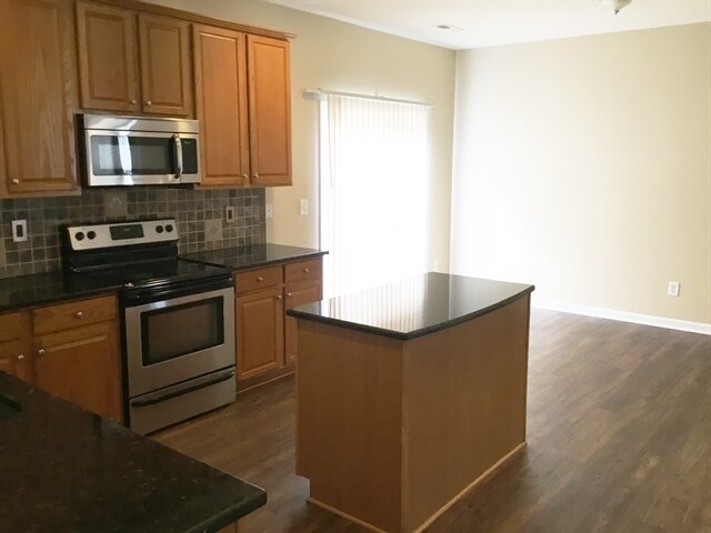 Building Photo - 1635 Swan Dr