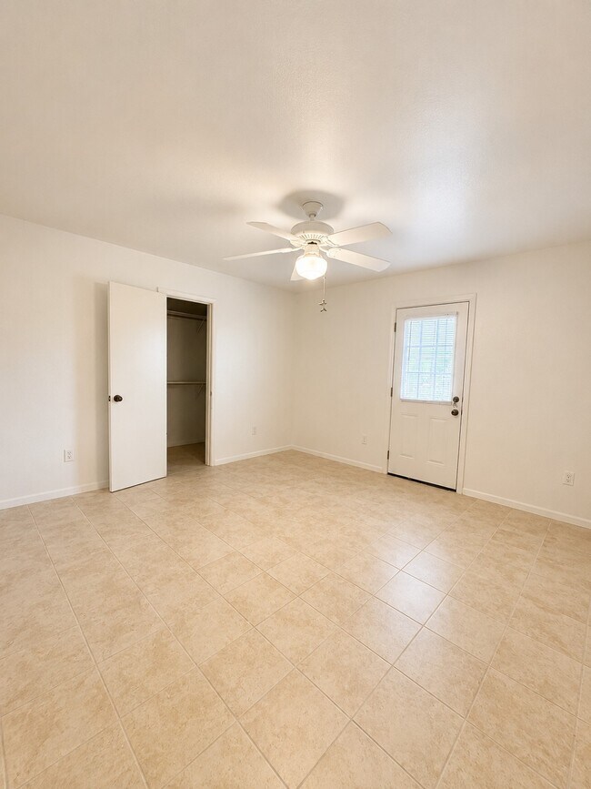 Building Photo - 9009 Tavenor Ln