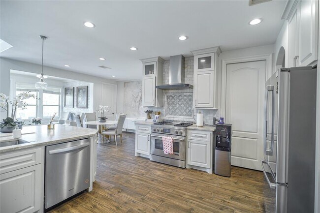 Building Photo - 13714 Oak Harbor Bend