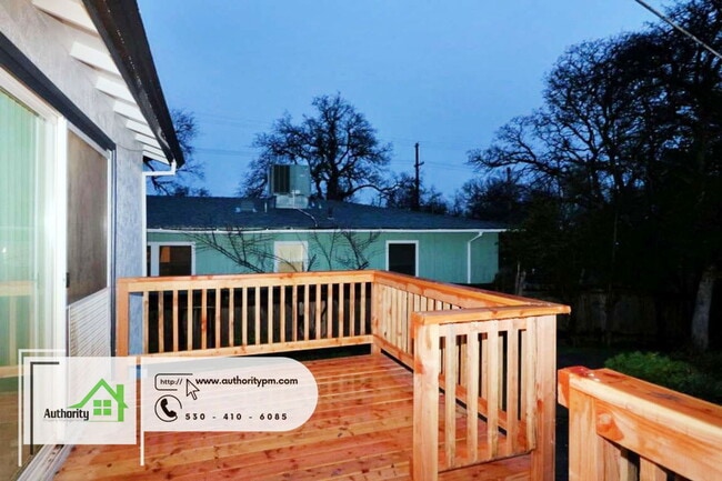 Building Photo - 1635 Mesa St