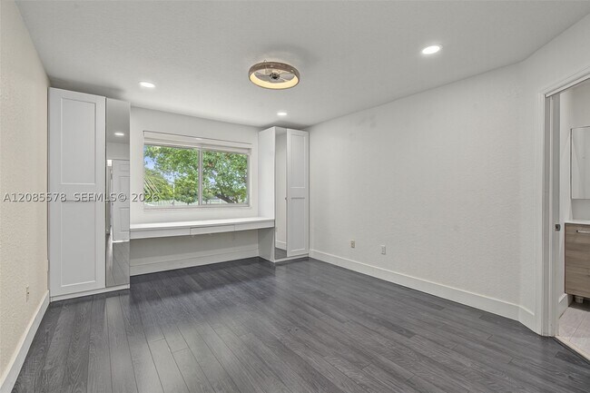 Building Photo - 5779 NW 116th Ave
