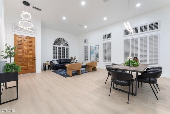Building Photo - 2528 Sunup Dr