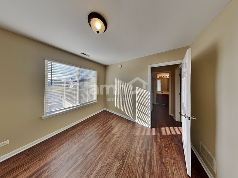 Building Photo - 3127 Impressions Dr