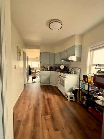 Building Photo - 2958 S Throop St