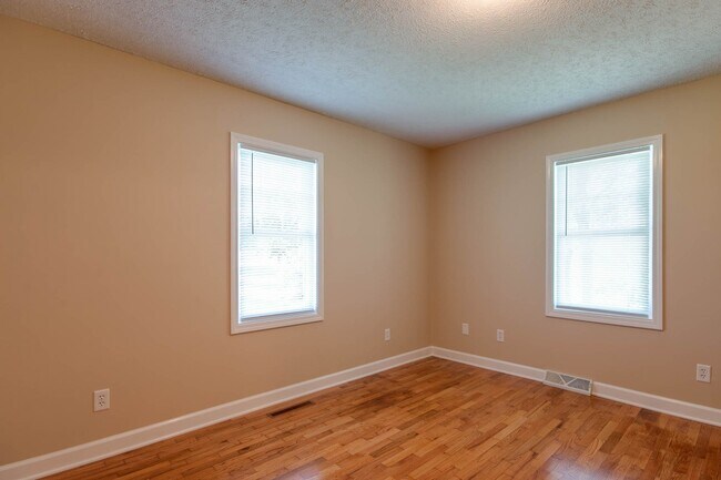 Building Photo - Country House in the Rock Creek School Dis...
