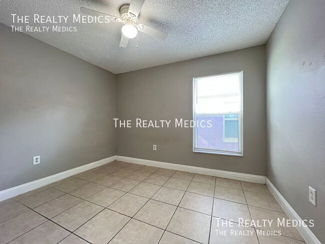 Building Photo - 1143 Fremont Park Ave