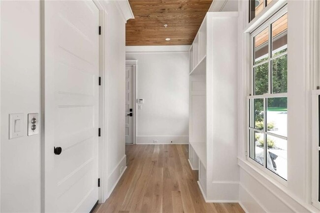 Building Photo - 402 Timberview Trail