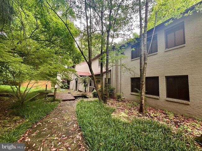 Building Photo - 1434 Kirby Rd