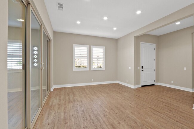 Building Photo - Gated 55 and older 3 bedroom 2 bathroom Ovation at Flora Park