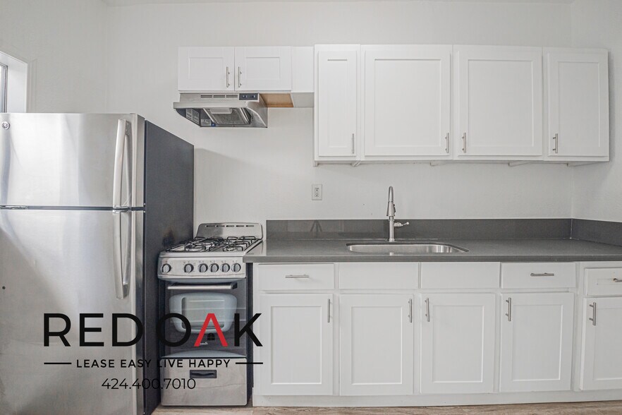 Building Photo - 822 S Park View St