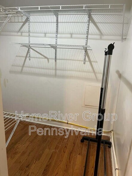 Building Photo - 3856 Fairmount Ave
