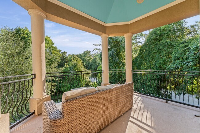 Building Photo - 102 La Vie Dr