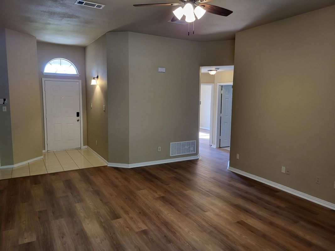 Building Photo - 3519 Daisy Ln