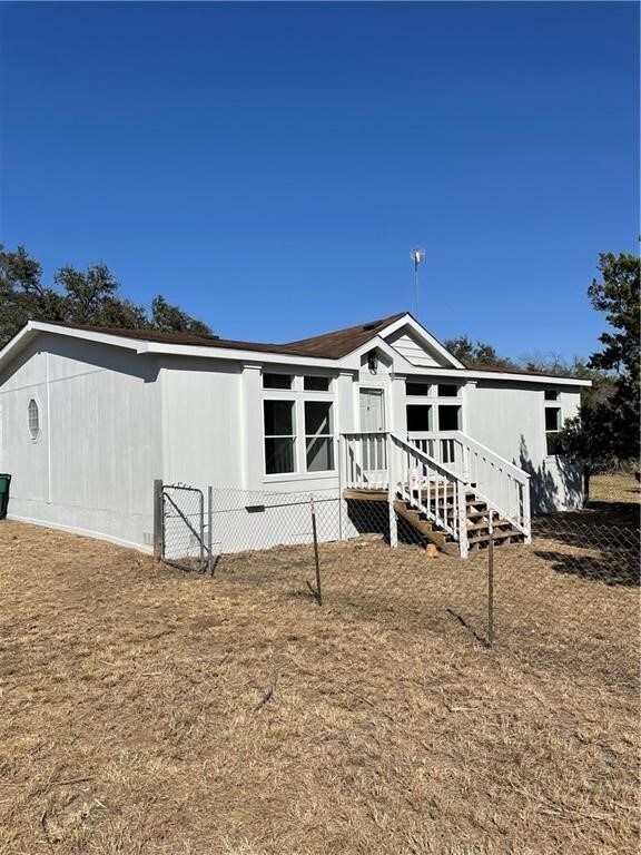 Building Photo - 204 Lakeshore Dr
