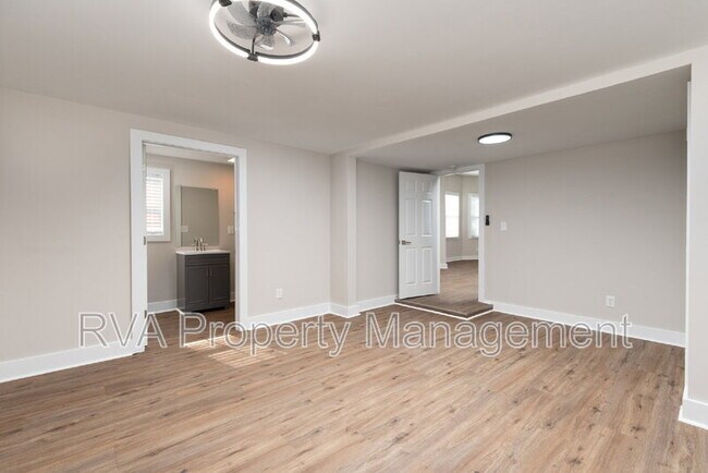 Building Photo - 9800 Golf Course Dr