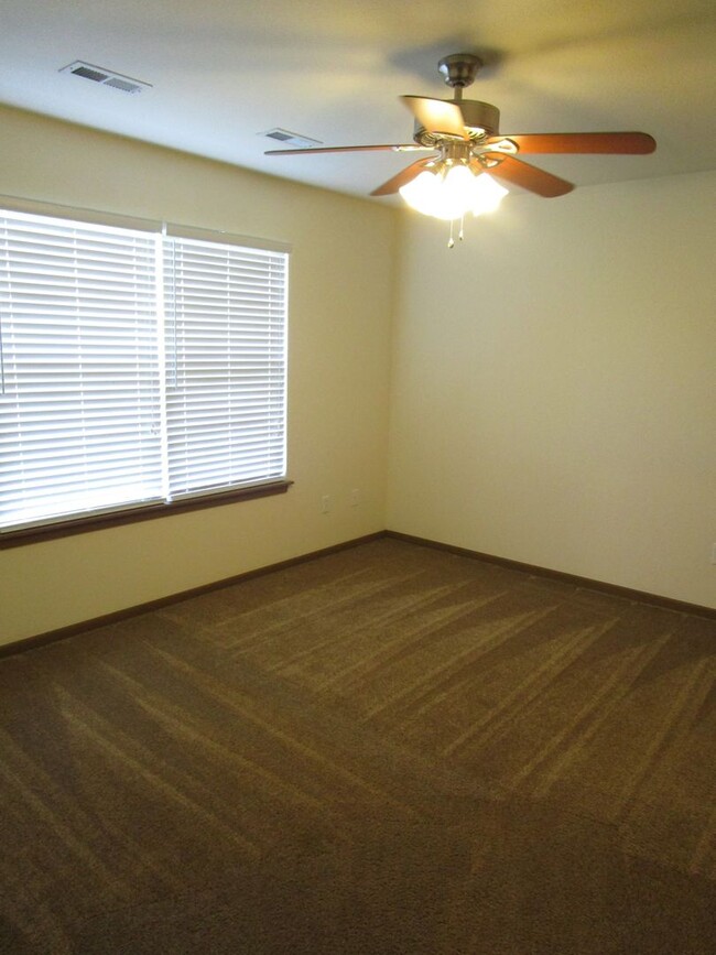 Building Photo - 601-603 Glenstone Dr.