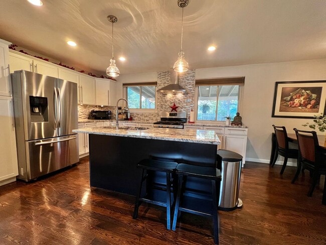 Building Photo - Remodeled 4 Bedroom 2 Bathroom Home in Fort Collins!