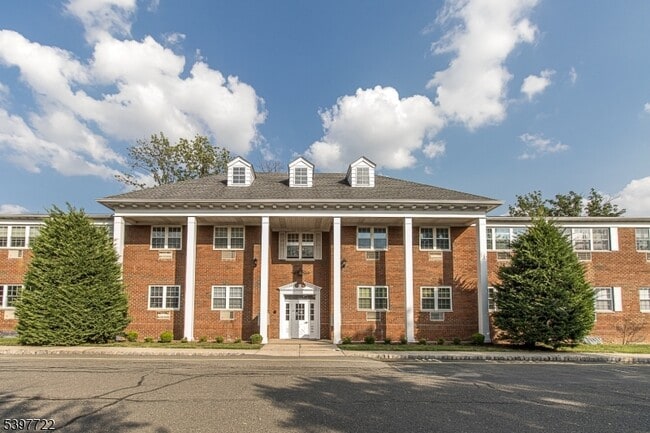 Primary Photo - 530 Park Ave