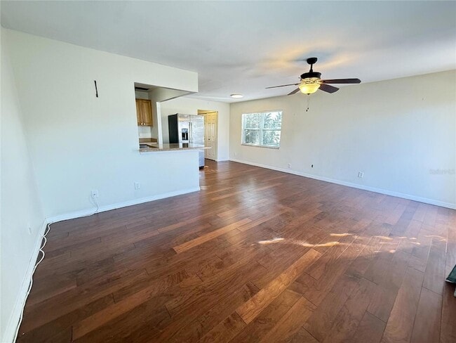 Building Photo - 2202 Clubhouse Dr