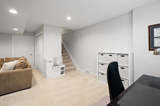 Building Photo - 913 Blodgett St SE