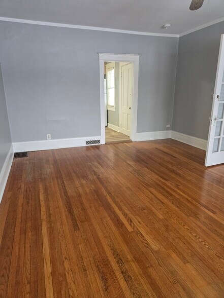 Living/Dining room - 515 Houston St