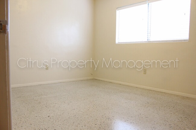 Building Photo - Two Bedroom Duplex