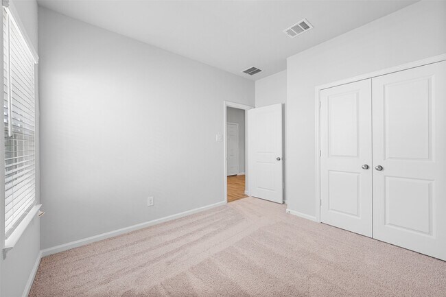 Building Photo - 16743 Needlepoint Dr