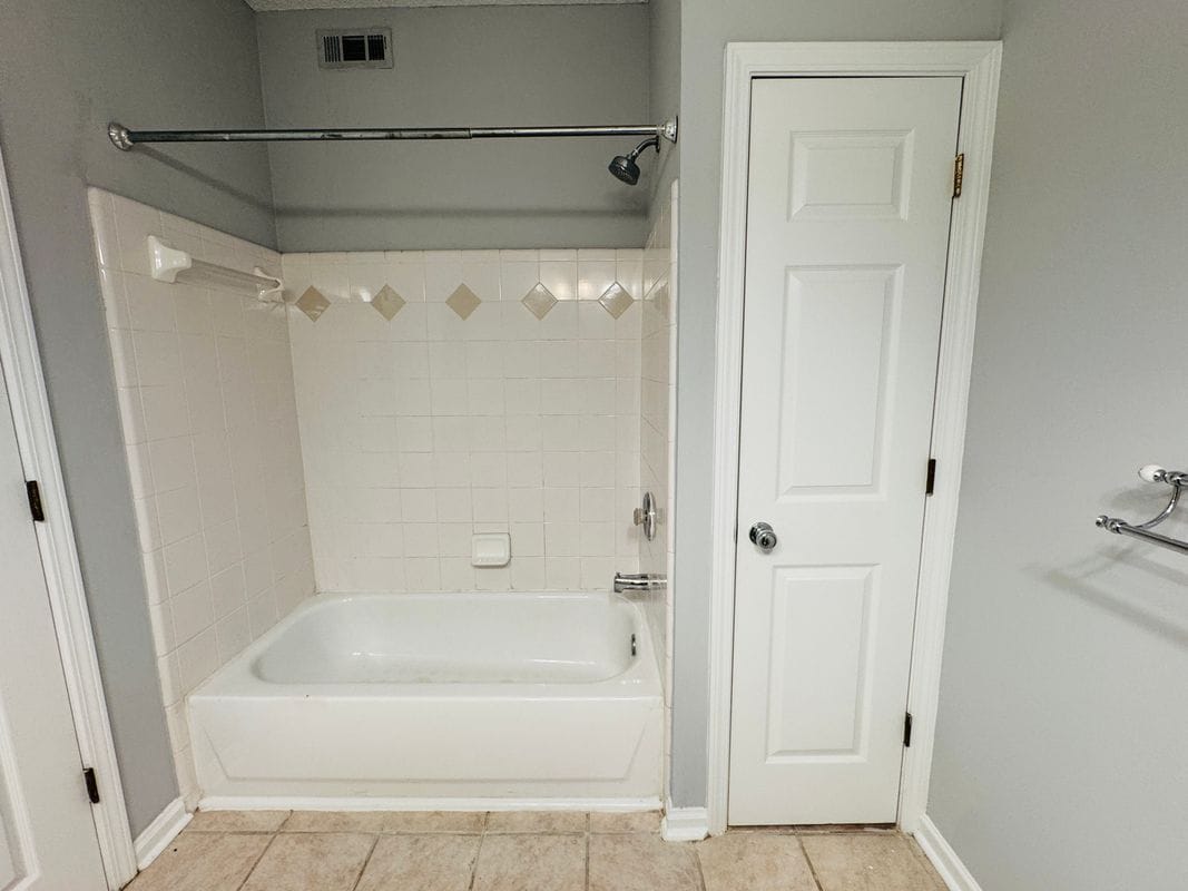 Building Photo - 955 Juniper St NE