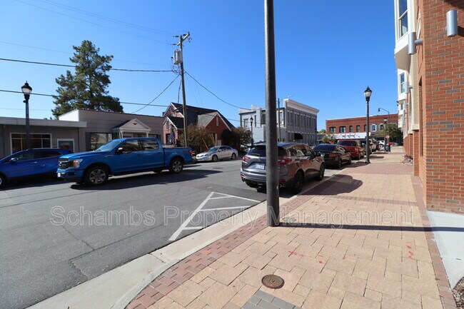 Building Photo - 145 S Main St