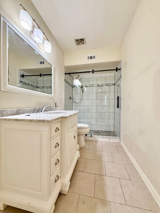 Building Photo - Charming one story Condo in Post Oak